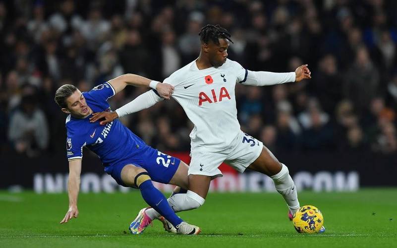 清晨欧联焦点战；克里夫兰骑士伤情更新；气氛紧张；赛程密集仍需轮换(七骑士20官网更新)