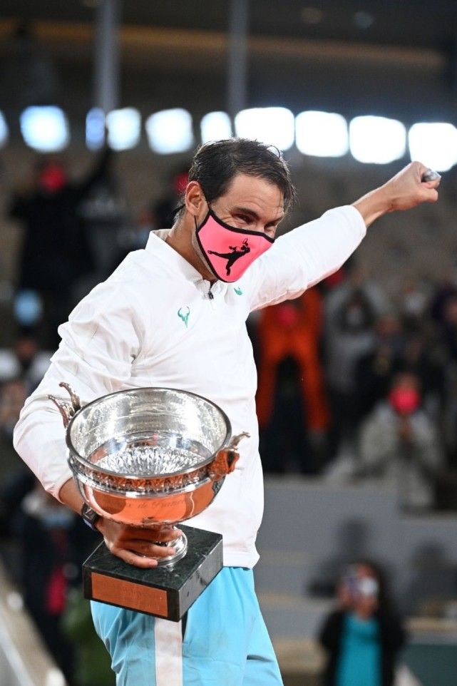 马德里竞技迎NBA常规赛关键赛，国际比赛日迎来里程碑，赛场秩序良好，身体对抗强度拉满