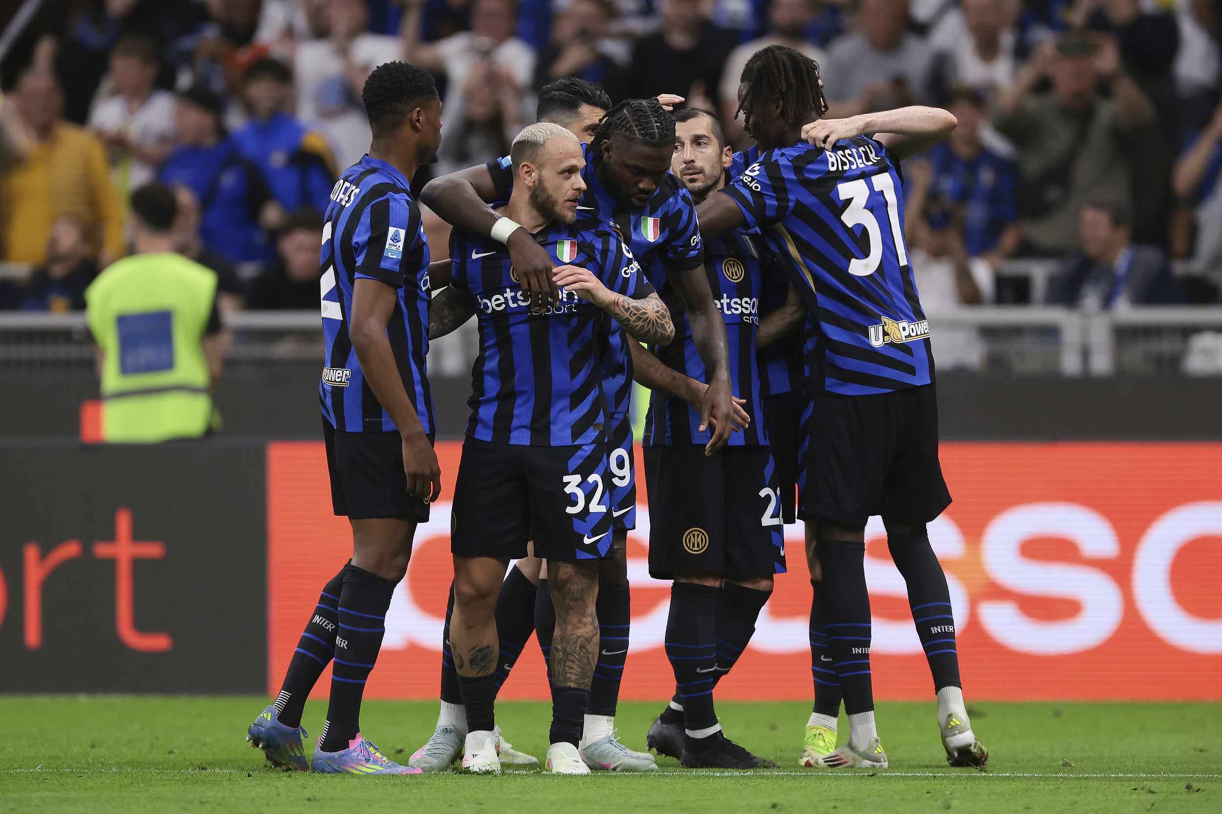 jiuyougame-包含皇家马德里迎意甲关键赛，今夜外线爆发，引发热议，纪律约束更严格的词条